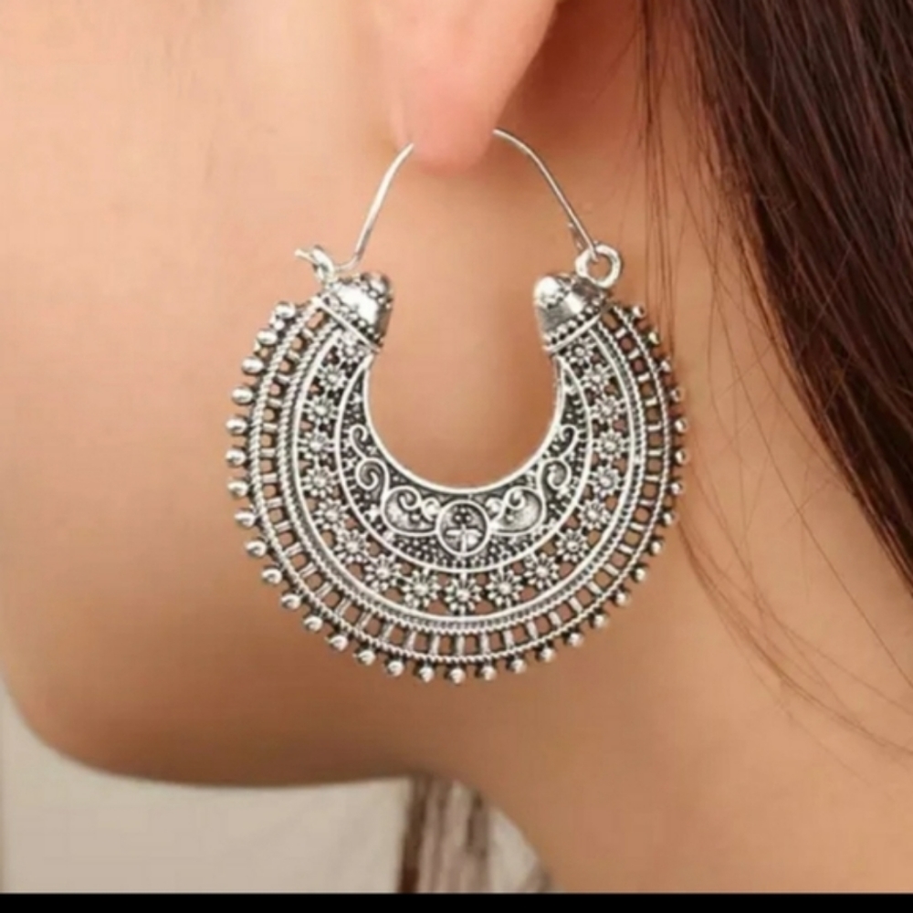 Antique Silver Boho Vintage Floral Design Summer Style Round Earrings